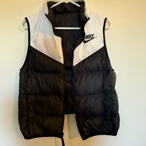 Nike Black and White puffer vest- reversible. Small